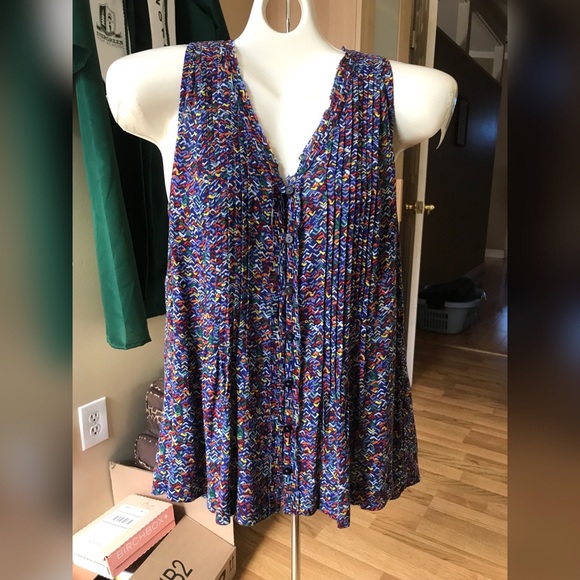 Multi colored blouse. - Picture 2 of 5